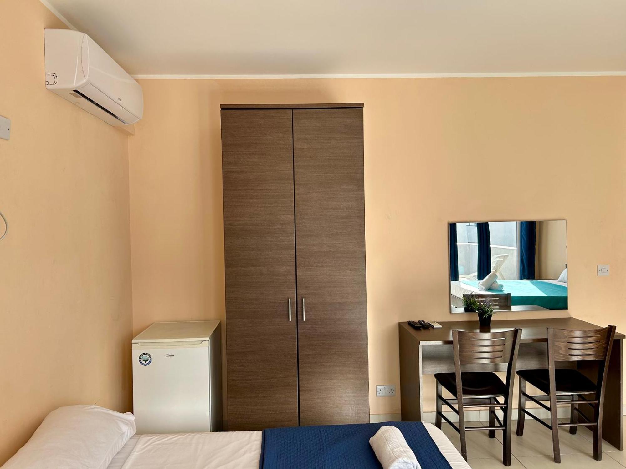 Malta Paradise Hotel Saint Julian's ภายนอก รูปภาพ