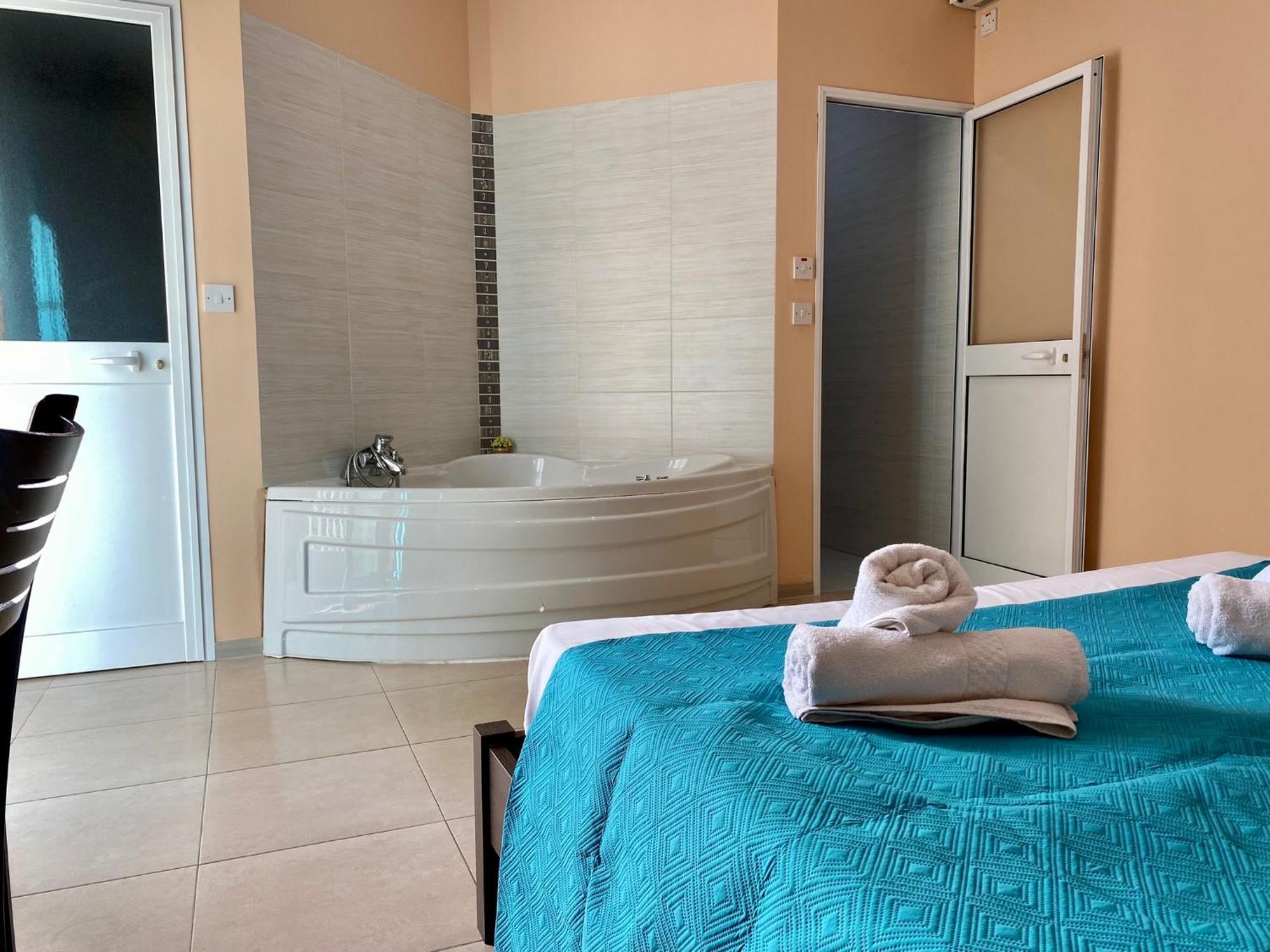 Malta Paradise Hotel Saint Julian's ภายนอก รูปภาพ