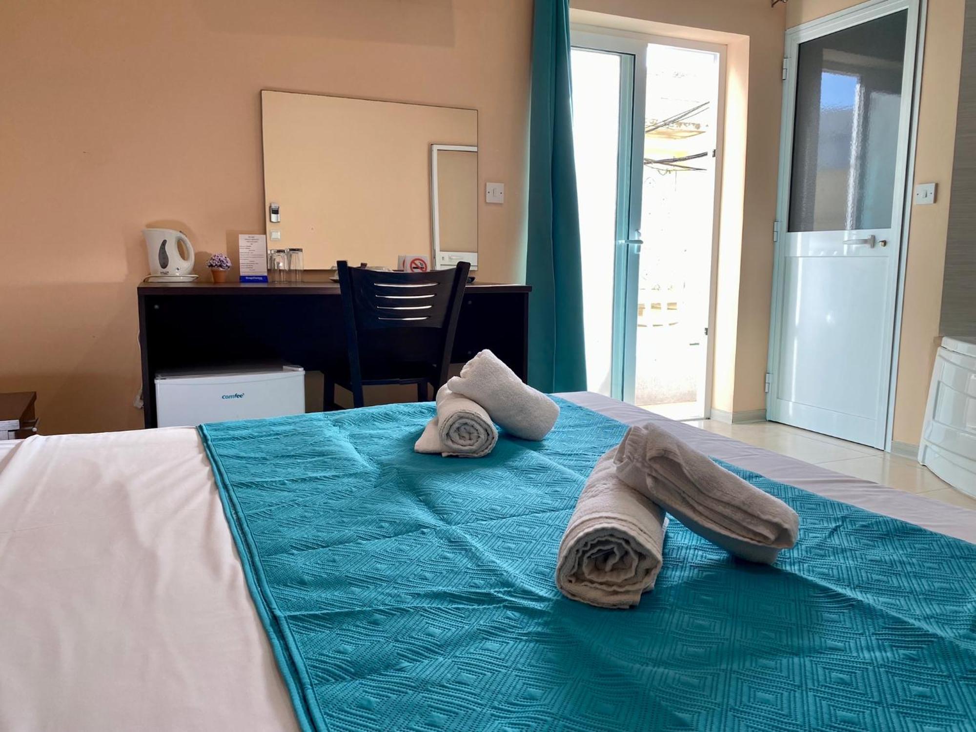 Malta Paradise Hotel Saint Julian's ภายนอก รูปภาพ